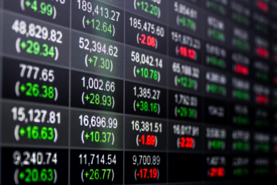 Döms för aktiehandel efter vilseledande investeringsrekommendationer