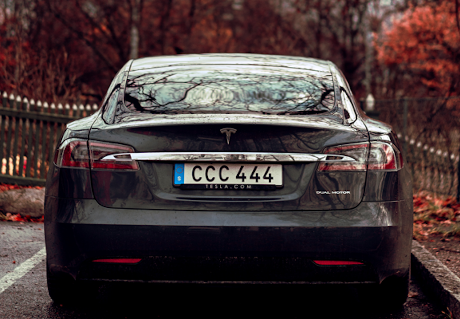 Seger för Tesla i tingsrätten – tillåts hämta ut registreringsskyltar