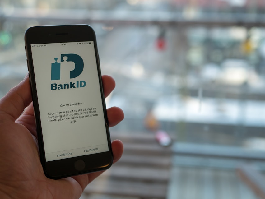 Fick hjälp med sitt bank-id av bedragare – betalningsskyldig