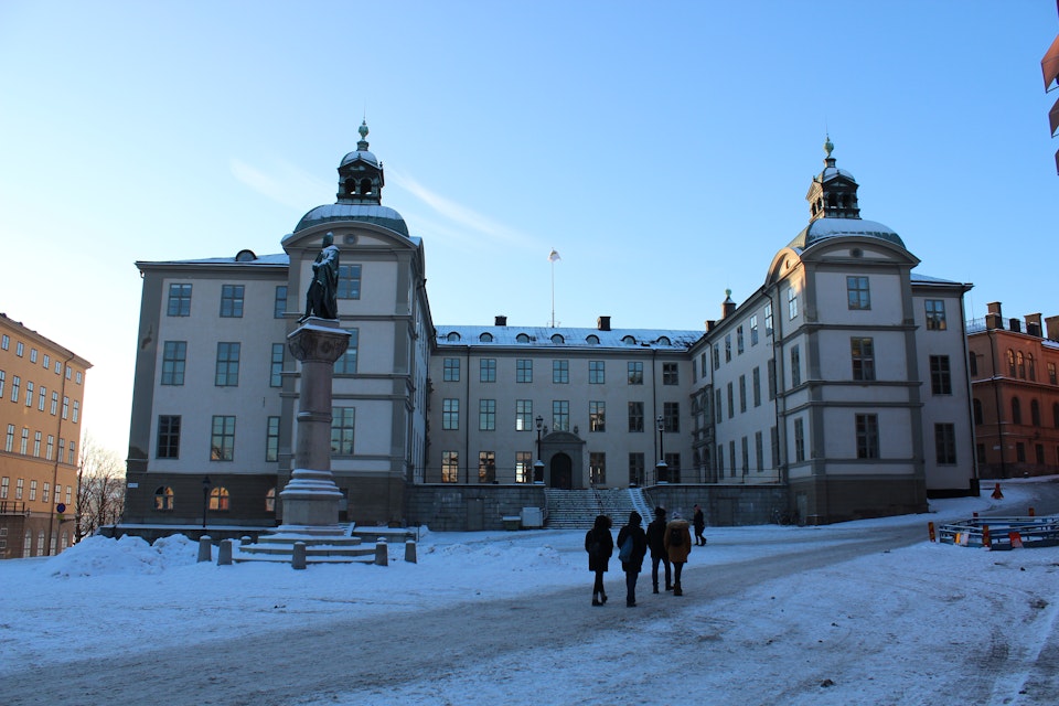 Bolag ägt av juridikprofessor måste betala sex miljoner för överföring utan rättsgrund