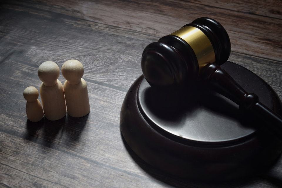 Fäders möjlighet avtala om domstols behörighet blir HD-fråga