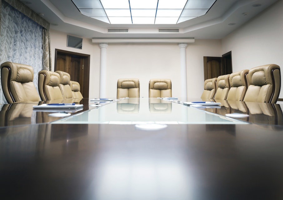 Styrelseledamöter döms till 37 miljoner i skadestånd för olaglig aktieöverlåtelse