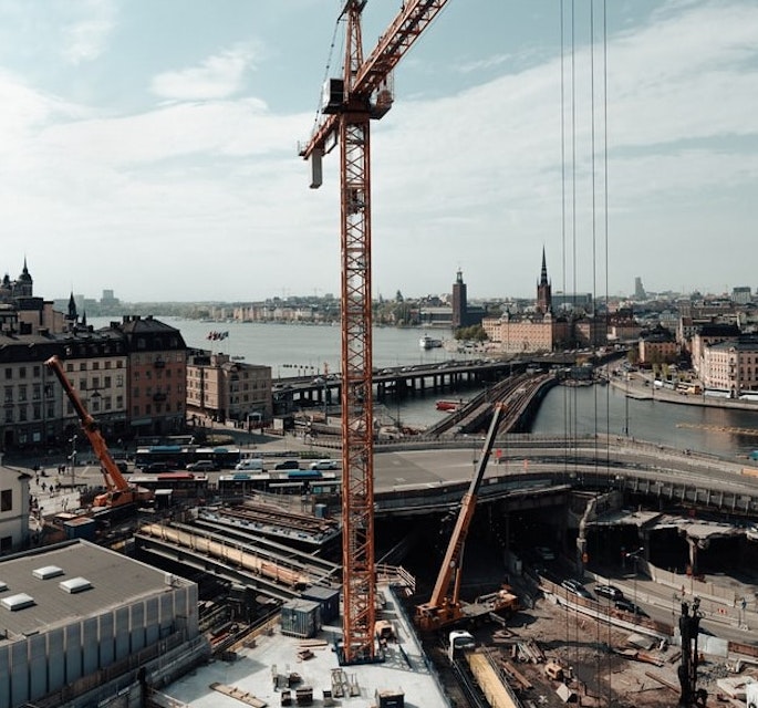 Slussens buller som drabbar restaurangerna täcks av kommunens miljardförsäkring
