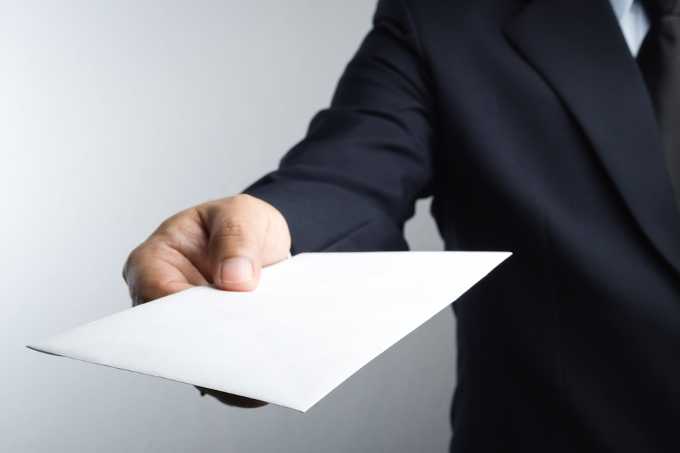 Advokat utesluts för uppmärksammad brevväxling 