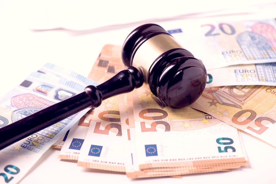 Broder måste betala syster miljonbelopp efter konstaterat sysslomannaförhållande