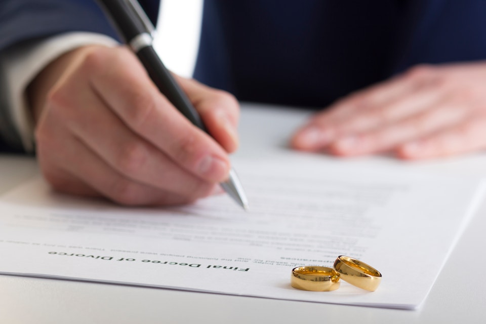 Förvaltare genomdrev skilsmässa för dement – HD prövar frågan