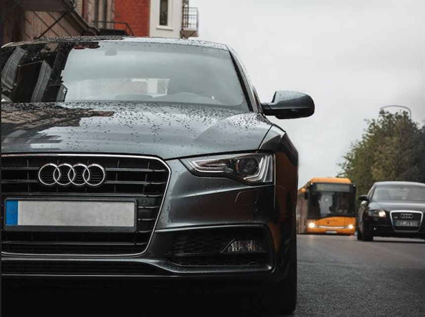 Motorvarvning med sportbil slutar med böter – ”inget ofrånkomligt ljud”