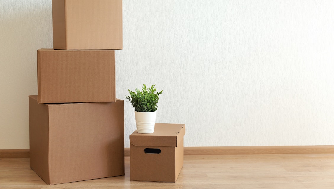 Kvinna måste flytta på grund av hetlevrad sambo