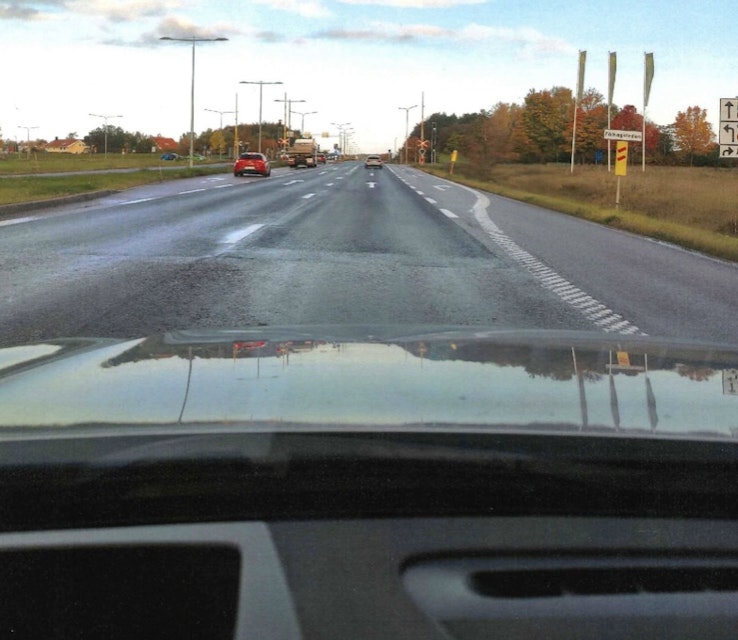 Domstolarna oeniga om räfflad och slät heldragen linje