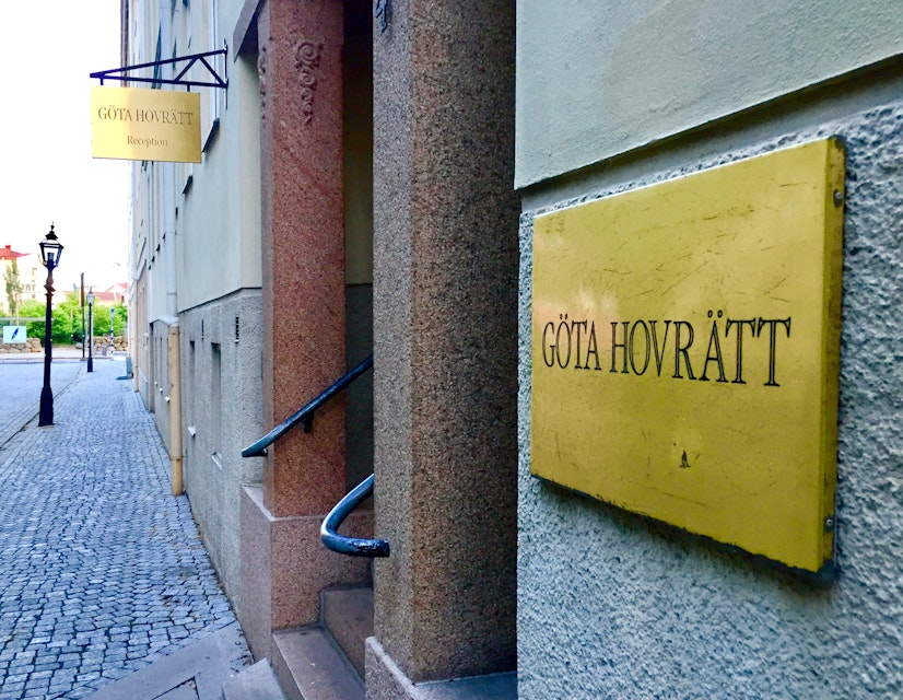 Grovt rättegångsfel när advokat inte fick yttra sig inför obehörighetsförklaring