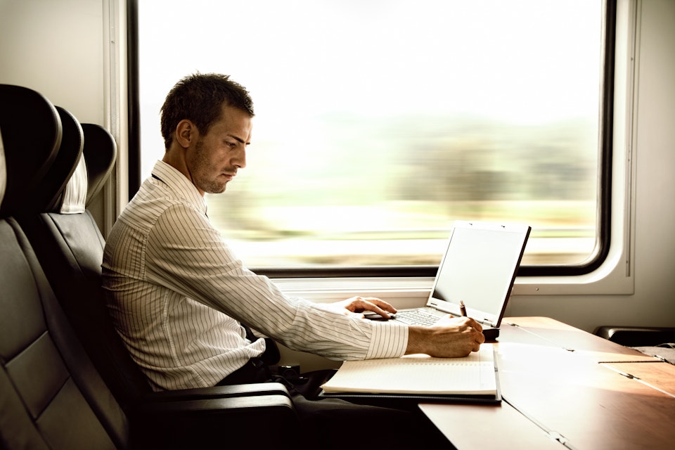 Försvarsadvokat förlorar – borde ha arbetat 30 timmar mer på tåget