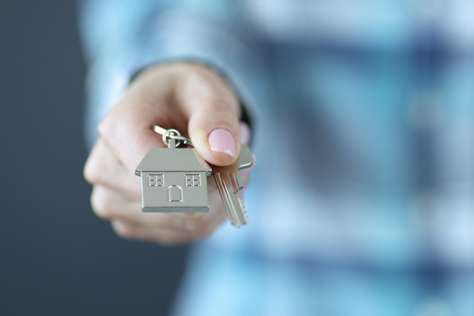 Mäklare prickas efter att ha marknadsfört en etta som en tvåa