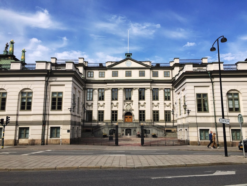 HD höjer ersättningar till drabbad och föräldrar efter olycka i chicken race