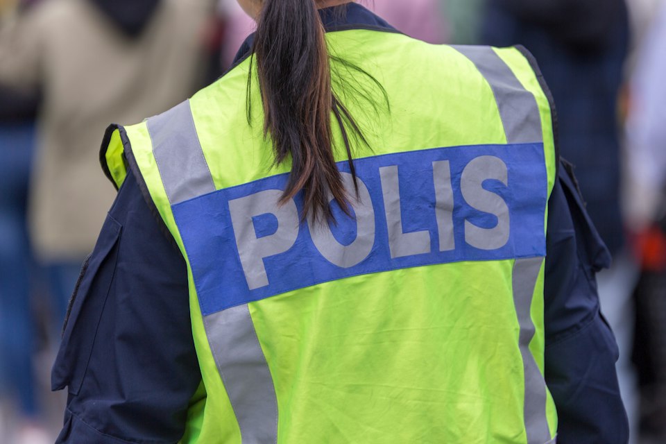 Rätt avskeda polis med kontakter med Bandidos och kriminella 